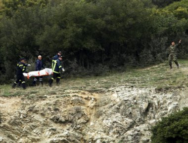 Οι πρώτες φωτό από την επιχείρηση ανάσυρσης των σορών των τεσσάρων στρατιωτικών